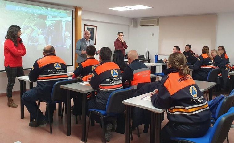 Voluntarios de Protección Civil de Castilla-La Mancha se forman para 'tener a punto' los vehículos de atención sanitaria