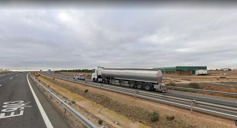 Sucesos.- El 112 confirma que en el autobús que ha volcado en La Gineta (Albacete) viajaban 25 menores y dos adultos