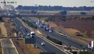 Sucesos.- Abierta la A-31 tras el vuelco de un autobús en La Gineta que llevaba a 25 menores y dos adultos
 