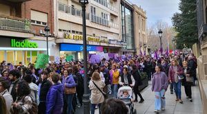 El feminismo de Castilla-La Mancha toma la calle con miles de personas y eclipsa la polémica política de la jornada reivindicativa