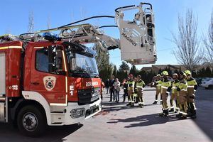 El alcalde de Albacete señala que el nuevo vehículo autobomba “atiende una reivindicación histórica” de los bomberos