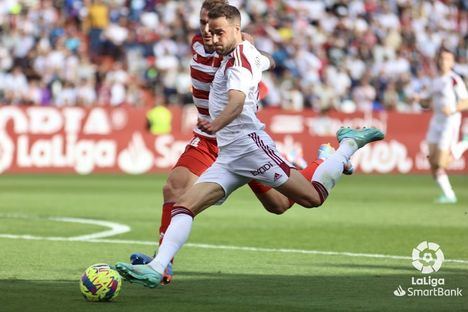 1-2.- El Granada se lleva los tres puntos de Albacete con un estadio casi lleno