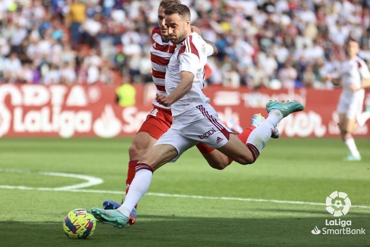 1-2.- El Granada se lleva los tres puntos de Albacete con un estadio casi lleno