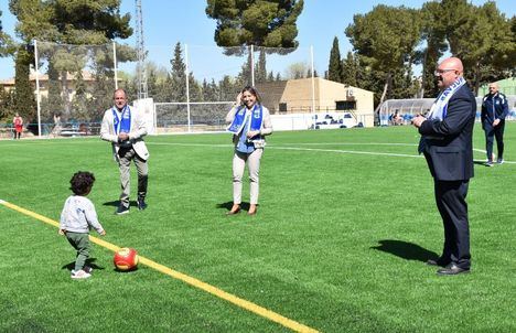 El alcalde inaugura el nuevo campo de fútbol de Aguas Nuevas y asegura que el Ayuntamiento seguirá invirtiendo en mejoras para la Entidad Local Menor