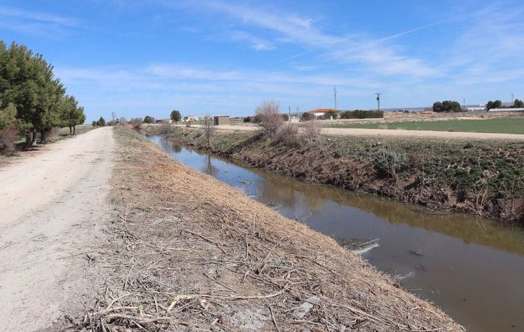 Retiradas ya miles de toneladas de residuos en el canal de María Cristina en Albacete