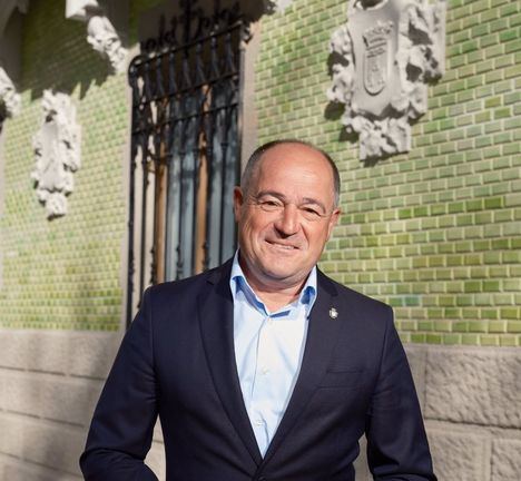 El alcalde Emilio Sáez aspira a gobernar en solitario en Albacete tras ganarse la confianza de los ciudadanos y promete nuevos sectores urbanísticos e instalaciones deportivas para jóvenes