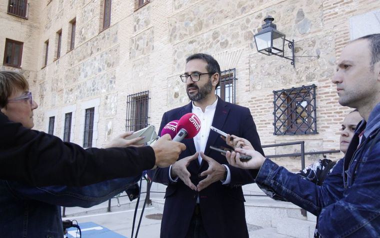 El PSOE ve 'inmoral' que Núñez cobre 'sobresueldo' con coche oficial y éste lo tacha de 'macroescándalo que nadie se cree'