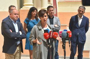 Cabañero acompaña a la ministra Rodríguez durante su encuentro con mujeres referentes en un espacio emblemático recientemente recuperado para el disfrute de la población de Albacete