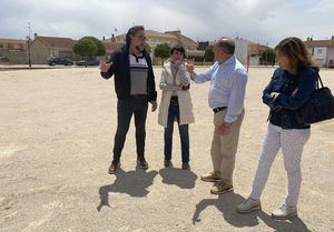 Sáez se compromete a dotar a la pedanía albaceteña de Santa Ana de una plaza y de una pista de pádel