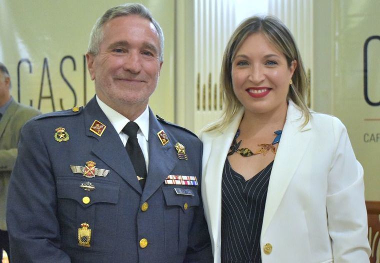 Amparo Torres transmite a la ‘familia’ de la Subdelegación de Defensa de Albacete la felicitación de la Diputación en la celebración de su Día