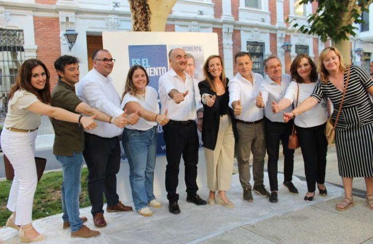 Carmen Navarro y Valentín Bueno, los candidatos del PP, arrancan la campaña electoral en Albacete, apelando al voto masivo de los albaceteños para Núñez-Feijóo