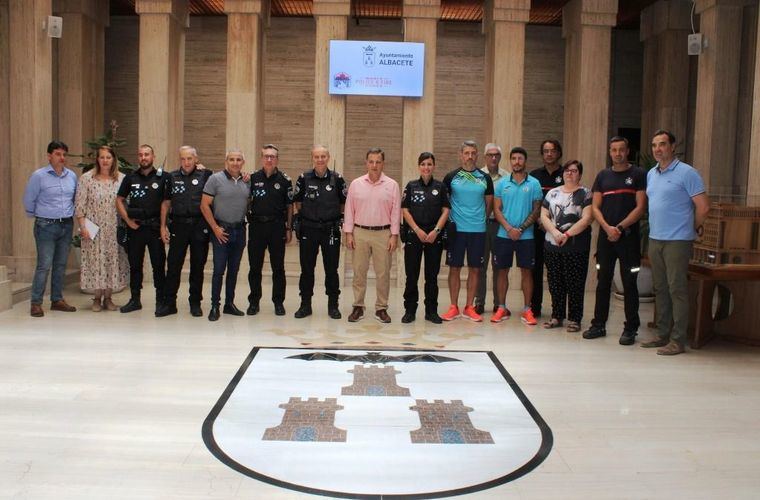 Albacete desea muchos éxitos a los policías locales y el bombero que irán a los Juegos Mundiales de Canadá