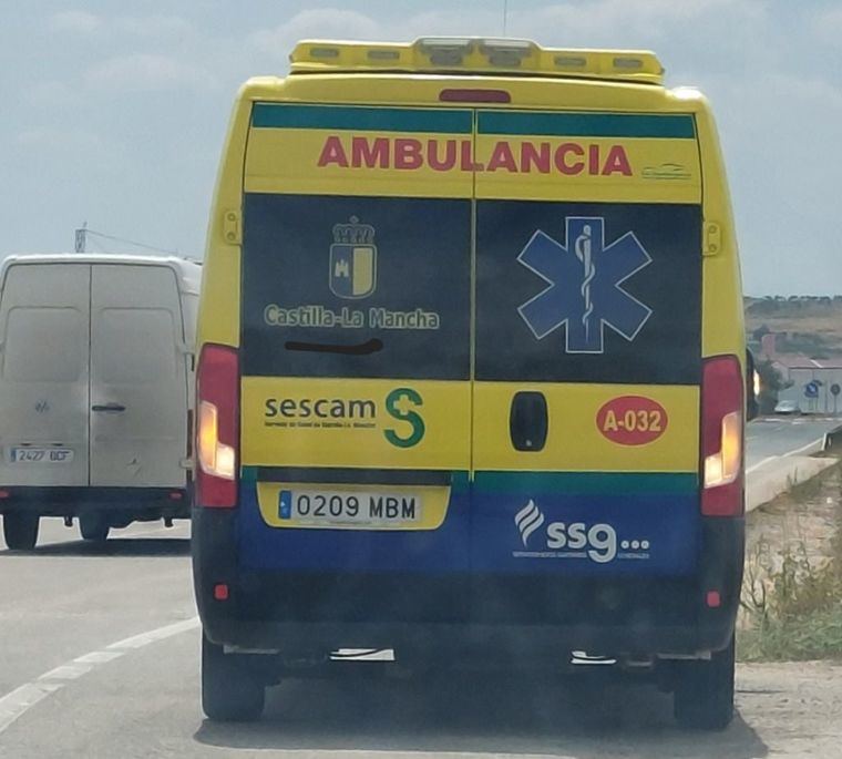 Sucesos.- Un fallecido y dos heridos, entre ellos un menor, tras la salida de vía de un turismo en Albadalejo del Cuende (Cuenca)