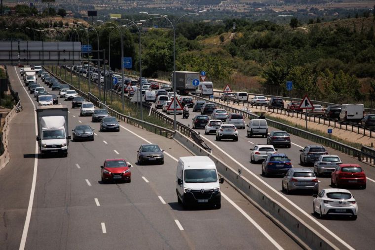 Tráfico.- Retenciones en las principales carreteras en el inicio del puente de agosto