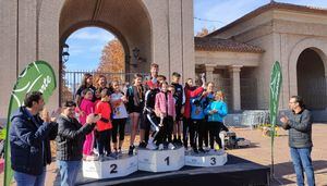 Carlos Calero y Francisco Navarro felicitan a los ganadores de la I carrera de orientación inclusiva de Castilla-La Mancha celebrada en el Recinto Ferial de Albacete