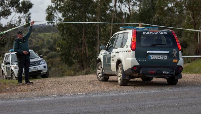 Sucesos.- Un camión provoca una colisión múltiple en la A-43 y arrolla a, al menos, dos trabajadores de mantenimiento