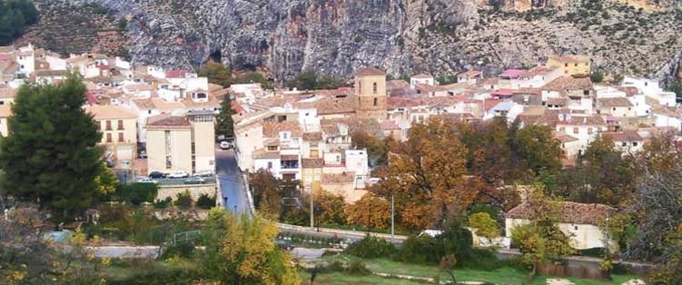 Sucesos.- Trasladan al hospital de Caravaca de la Cruz (Murcia) a una mujer herida en el incendio de su casa en Nerpio