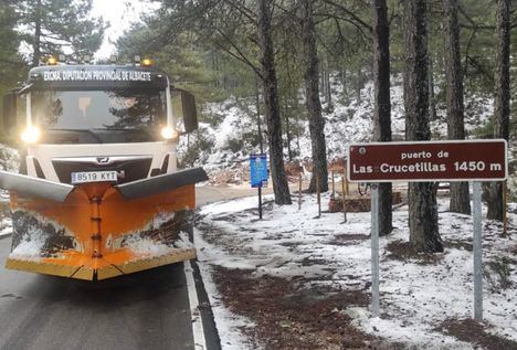 La Diputación de Albacete continúa sus actuaciones en la Red Viaria Provincial dando respuesta a la alerta por nieve y viento