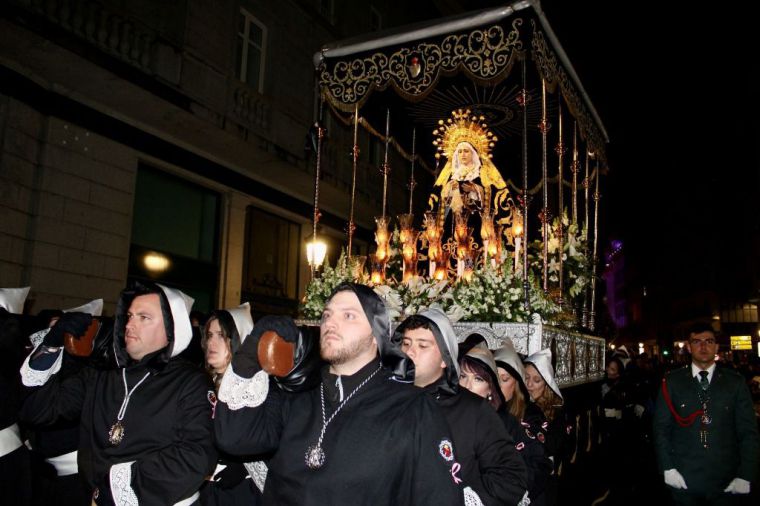 Con una hora de retraso se celebrró la Procesión del Santo Entierro, “una de las más solemnes de nuestra Semana Santa”