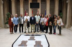 Un grupo de periodistas especialistas en turismo han sido recibidos por el alcalde de Albacete