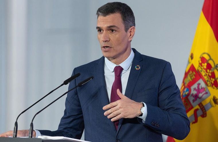 Pedro Sánchez anuncia que continuará al frente del Gobierno y pide a la 'mayoría social' que se 'movilice'