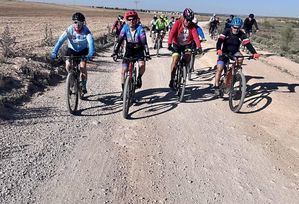 El alcalde de Albacete participa en la Ruta BTT organizada por la Asociación de Vecinos del barrio de Medicina