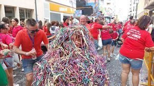 Una colorida Batalla de Flores ha recorrido las calles de Albacete en un ambiente muy participativo y alegre