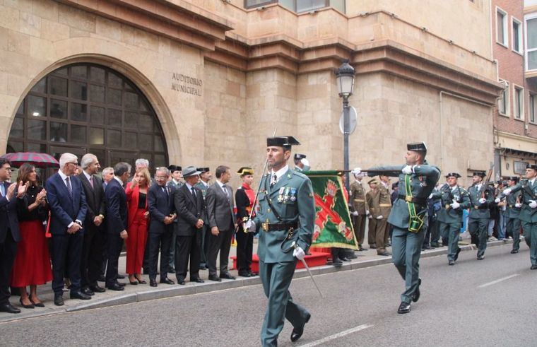 La Guardia Civil celebra su fiesta en el centro de la ciudad con el cariño de los albaceteños