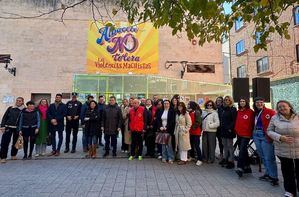 Un mural de Ana Navarro y poemas inundan el nuevo espacio violeta de la plaza Mateo Villora de Albacete