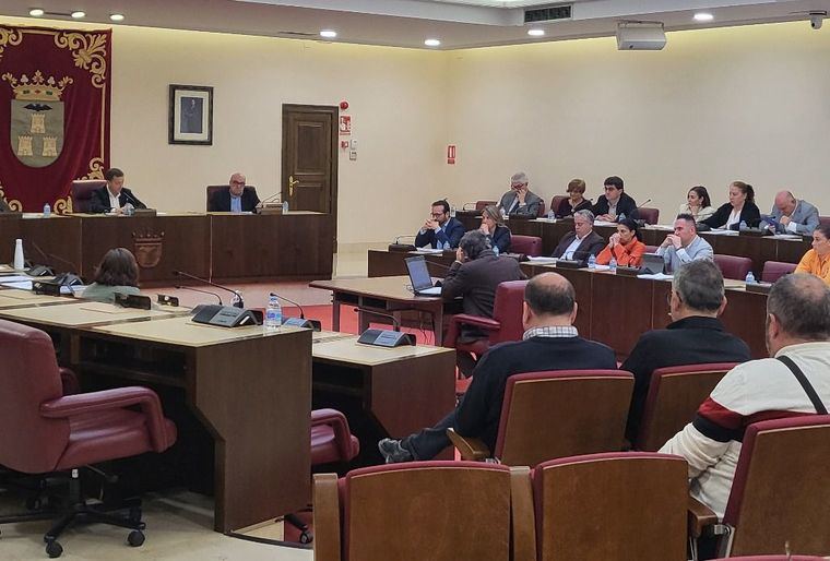  
El alcalde se olvida de su promesa de dotar al Sepulcro de un nuevo centro sociocultural e impide a la asociación vecinal de Los Anguijes celebrar sus fiestas patronales