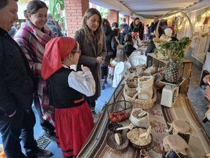 Rodríguez de Vera visita el belén viviente de María Inmaculada, “un colegio que lleva más de un siglo protagonizando la historia educativa de Albacete”