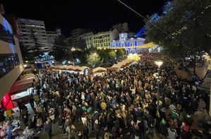 Más de 15.000 albaceteños han empezado a despedir el año en el Altozano con las ‘Precampanadas’ 2024
