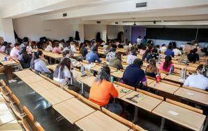 Más de mil futuros médicos se examinan en Castilla-La Mancha en busca de una plaza