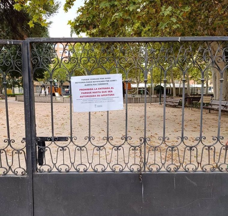 Albacete cierra los parques hasta que finalice la situación de aviso por fuertes vientos