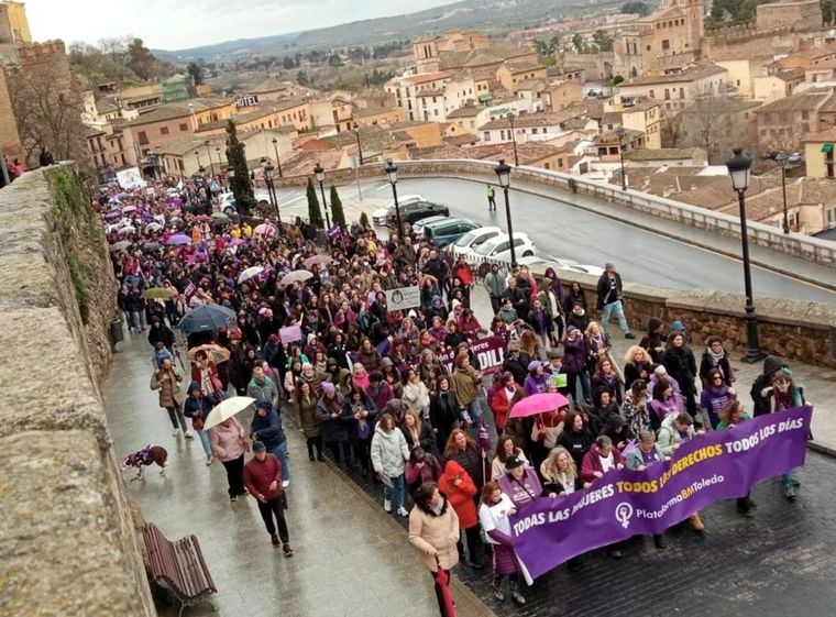8M.- La lluvia no impide que C-LM marche contra la tendencia 'involucionista' que 'amenaza' los derechos conquistados