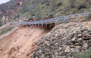 Sucesos.- Cortada la CM-3203 en Ayna (Albacete) tras un derrumbamiento parcial del firme