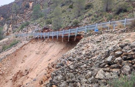 Sucesos.- Cortada la CM-3203 en Ayna (Albacete) tras un derrumbamiento parcial del firme
