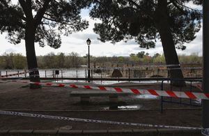 Sánchez muestra su apoyo a Talavera tras el derrumbe del puente romano: 