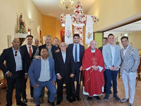  Tinajeros celebra su misa y procesión en honor a la Santa Cruz