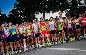 El alcalde agradece el “éxito impresionante” de organización, público y participación de la 10K Nocturna de Albacete, que bate su propio récord con 4.200 corredores y 20.000 espectadores