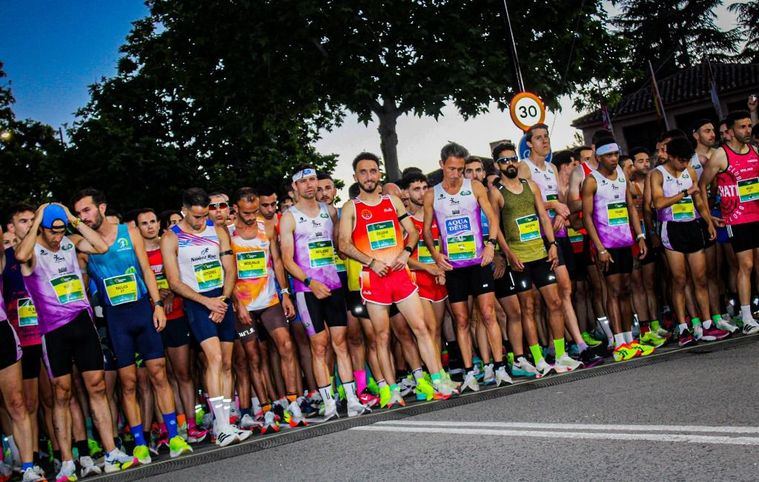 El alcalde agradece el “éxito impresionante” de organización, público y participación de la 10K Nocturna de Albacete, que bate su propio récord con 4.200 corredores y 20.000 espectadores