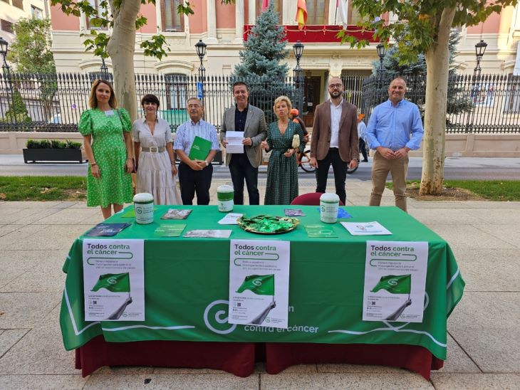 La Diputación de Albacete se suma a la tradicional cuestación ferial de la AECC