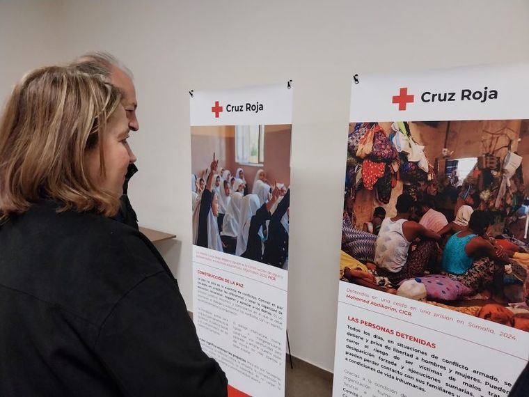 Dentro de la Primavera Solidaria, el Centro Ágora acoge una muestra fotográfica de Cruz Roja para “enseñar el horror que generan las guerras”