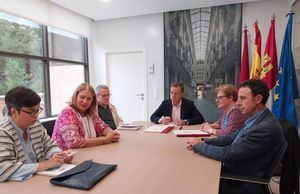 Manuel Serrano ha firmado el convenio con Cáritas por el que el Ayuntamiento aporta 110.000 euros “a una gran labor social, callada y eficiente”