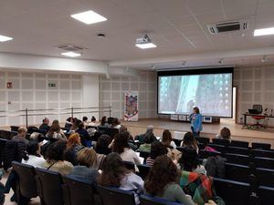 Llanos Navarro destaca la colaboración del Ayuntamiento con entidades como Cáritas y Amiab para la inclusión de todos los colectivos a través de la inserción laboral