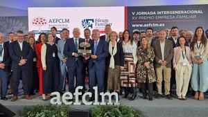 Rodríguez de Vera muestra el apoyo del Ayuntamiento a las empresas familiares, “que son un ejemplo de resiliencia y transmisión de valores”