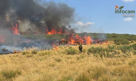 Castilla-La Mancha moviliza 7 medios aéreos y 27 efectivos para colaborar en los incendios en varias comunidades autónomas