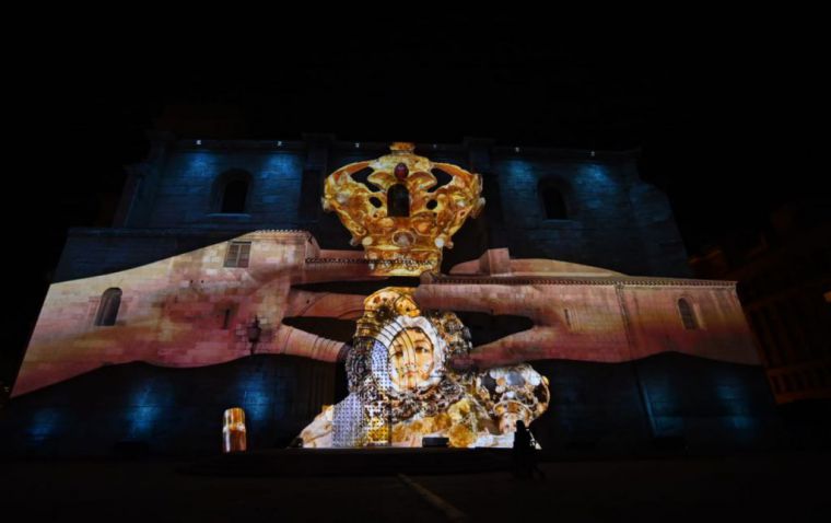 El alcalde anima a disfrutar con el videomapping sobre la Patrona en las paredes de la Catedral, “una muestra de cariño y devoción por la Patrona y un aliciente a la programación ferial”