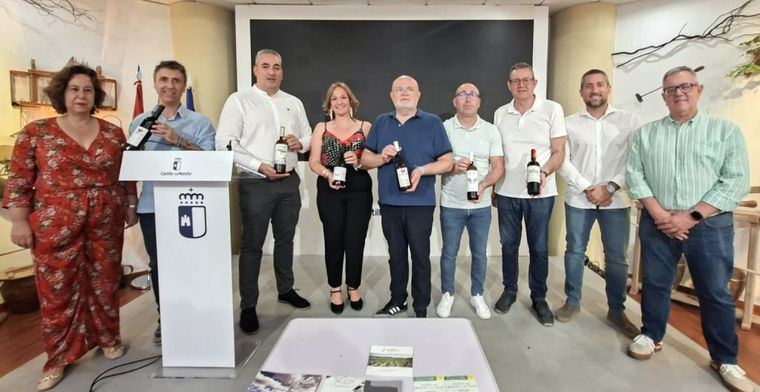 El stand de la Junta en la Feria, parada obligatoria en las Rutas de Vino de la provincia