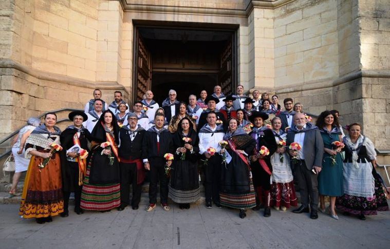 La Ofrenda de Flores vuelve a congregar a miles de personas en una de las citas más especiales de la Feria de Albacete